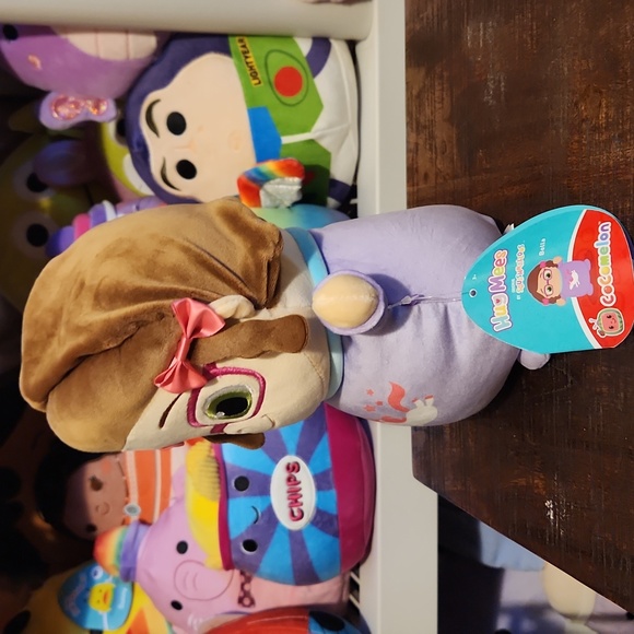 Squishmallows Bella  CoCoMelon HugMees 11\